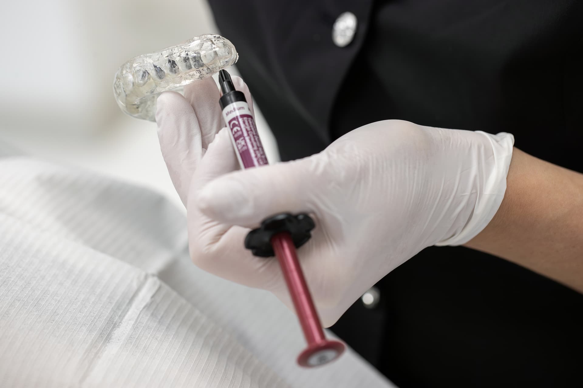 Flow injection – nakładka i materiał kompozytowy – Gerczew Stomatologia Estetyczna Bydgoszcz
